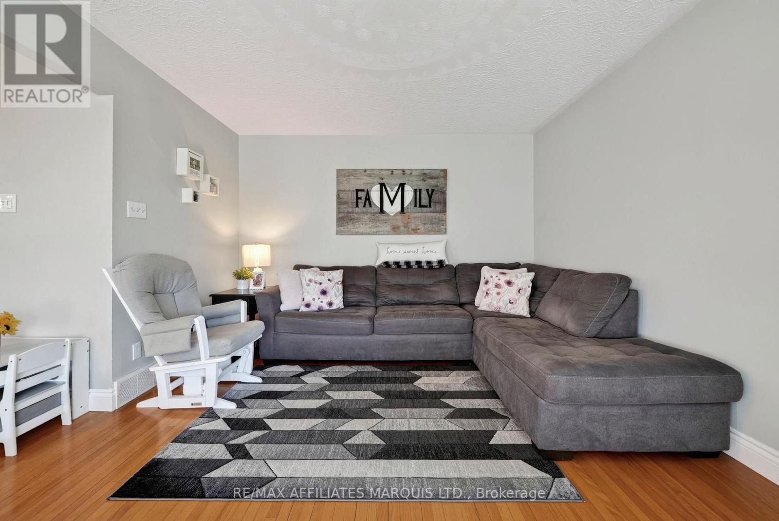 824 ALICE STREET - 5