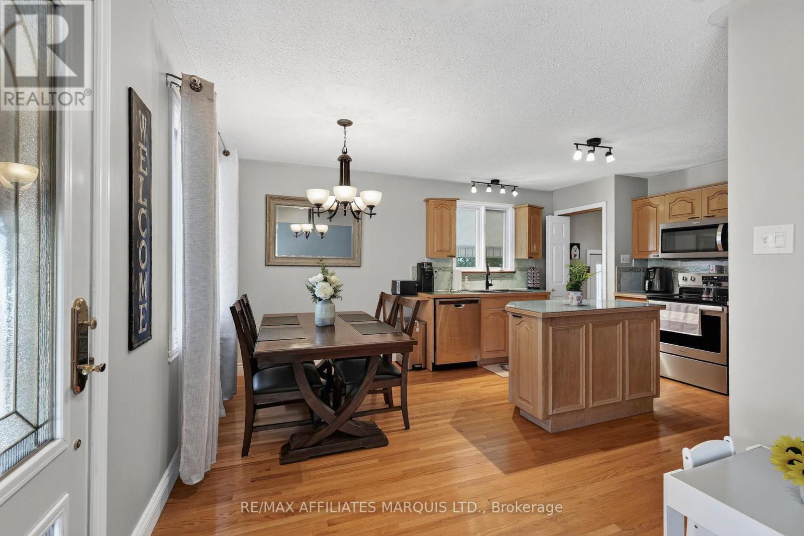 824 ALICE STREET - 8