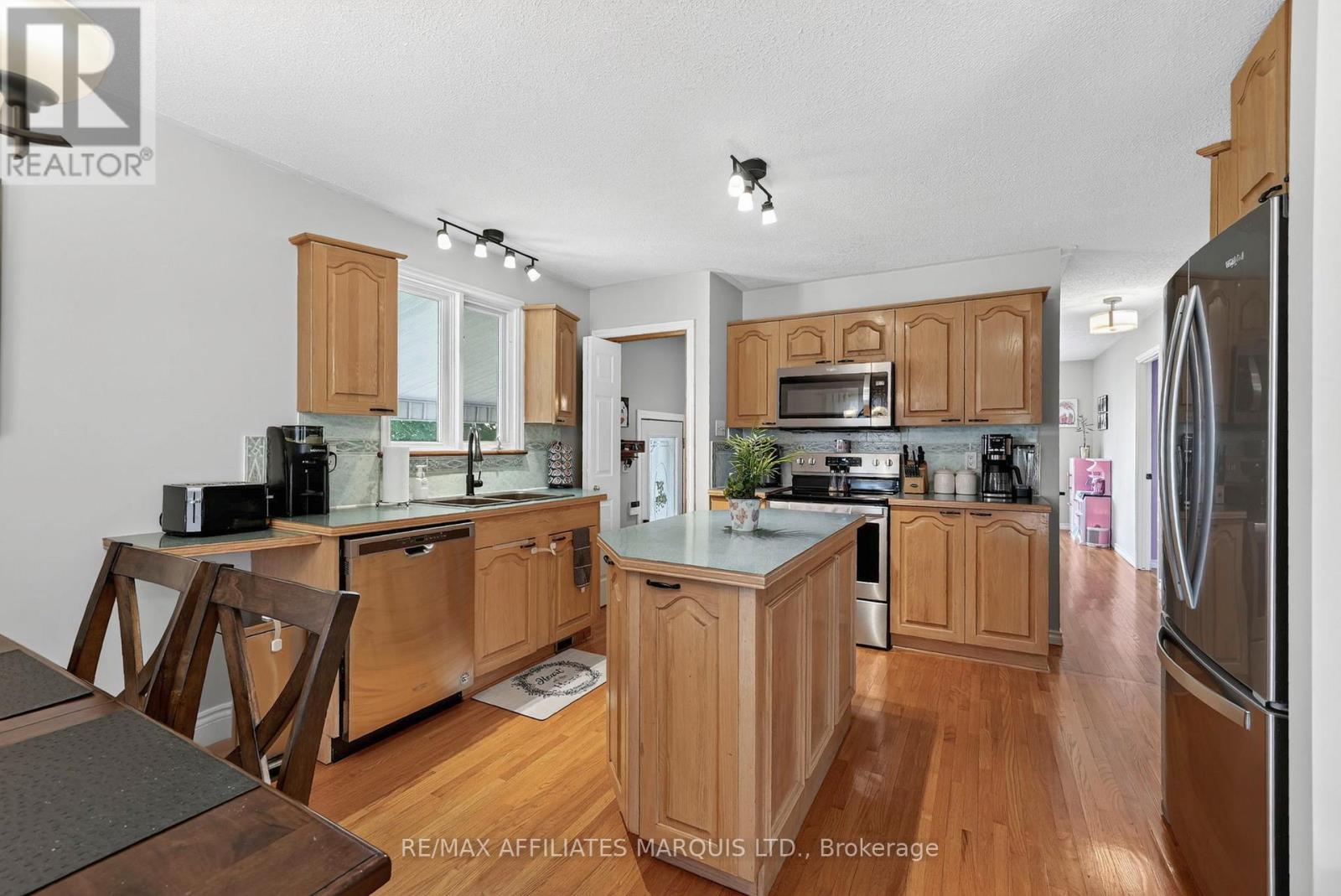 824 ALICE STREET - 9
