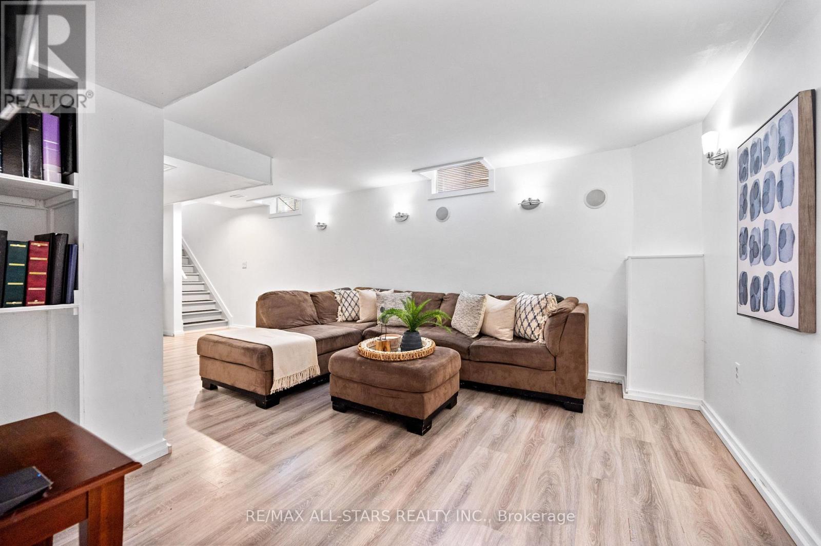 195 RICHARD UNDERHILL AVENUE - 32