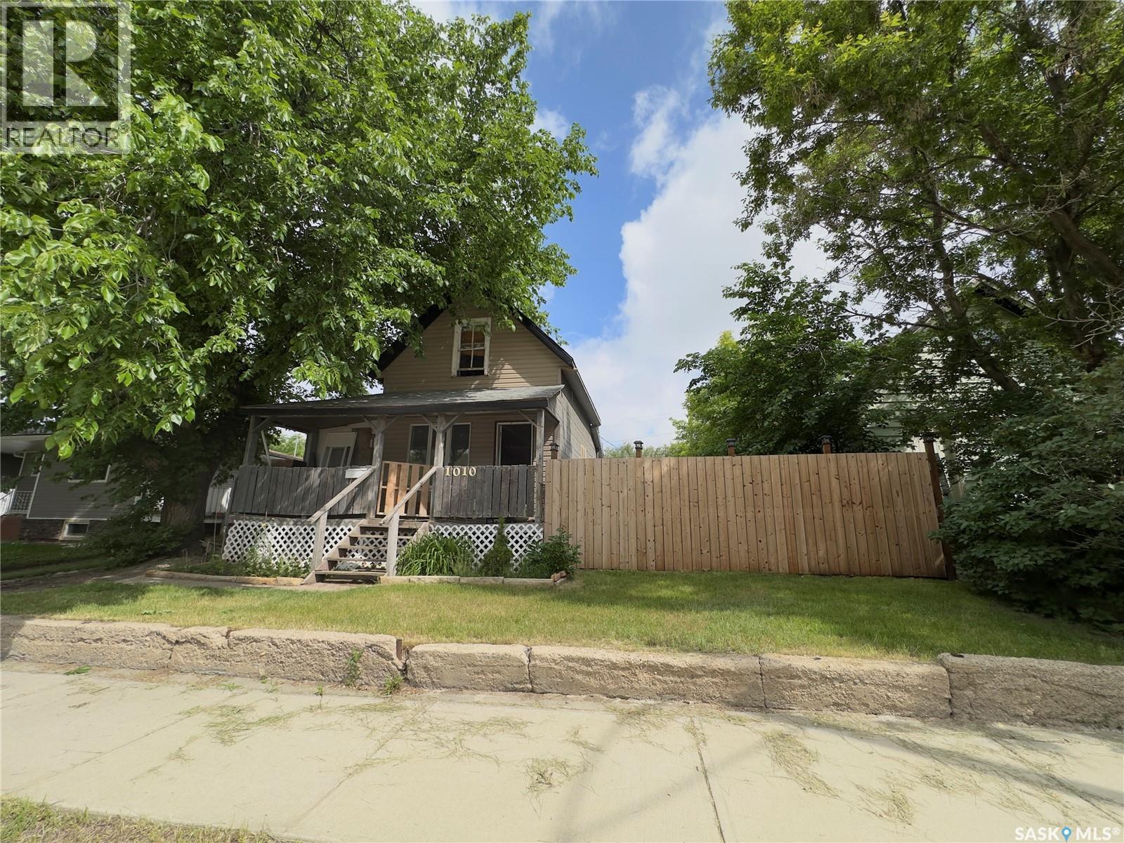 1010 Athabasca STREET E - 1
