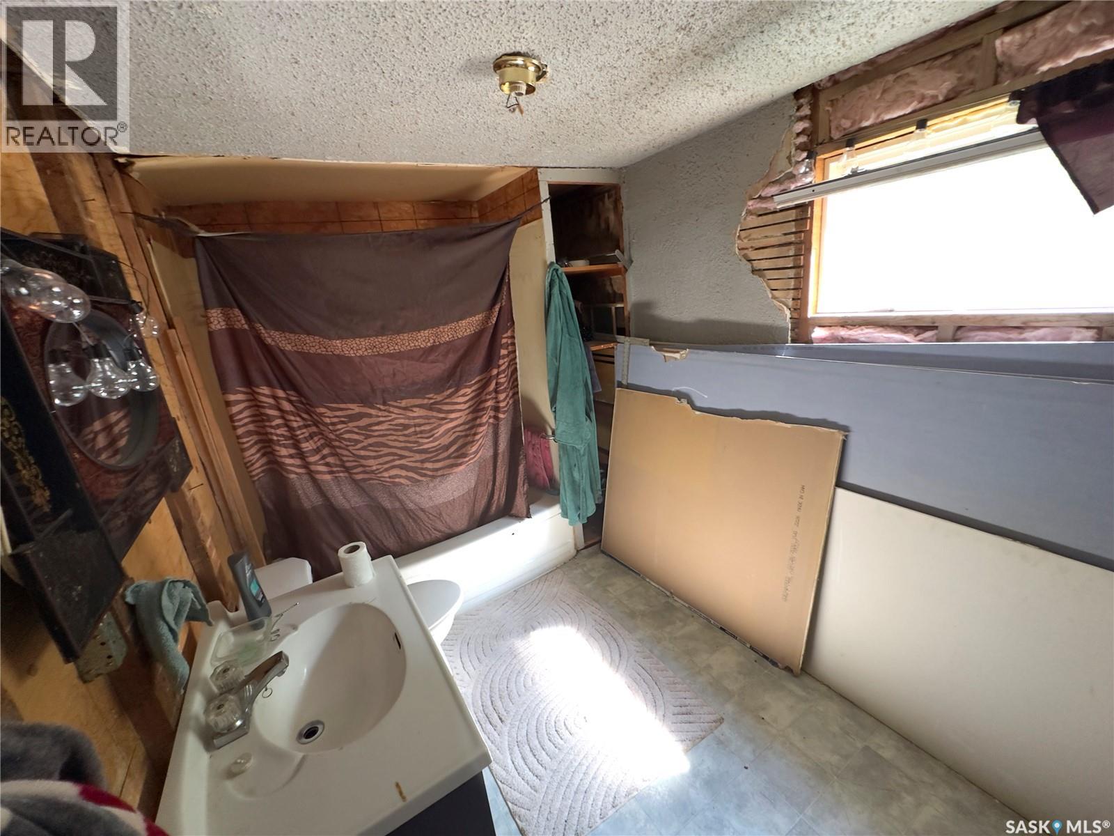 1010 Athabasca STREET E - 10