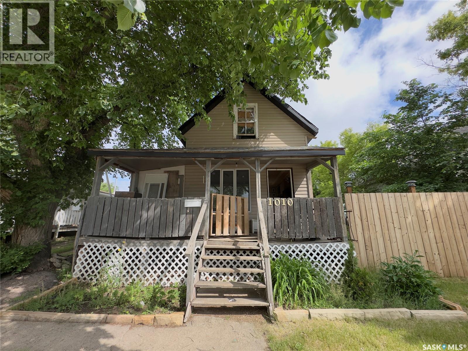 1010 Athabasca STREET E - 2