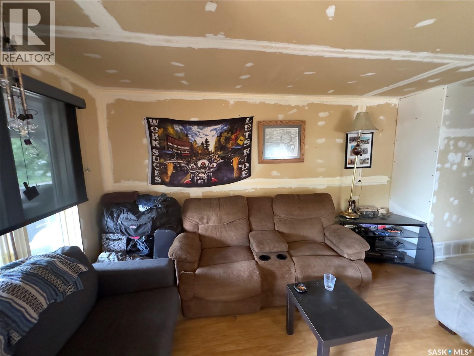 1010 Athabasca STREET E - 4