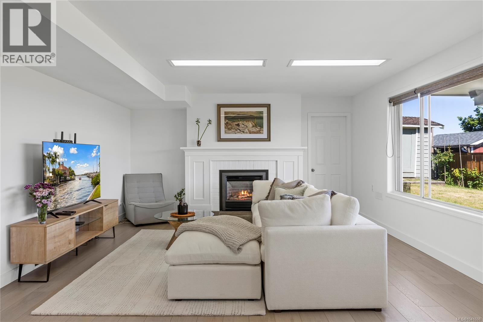 7158 Dickinson Rd - Image 24
