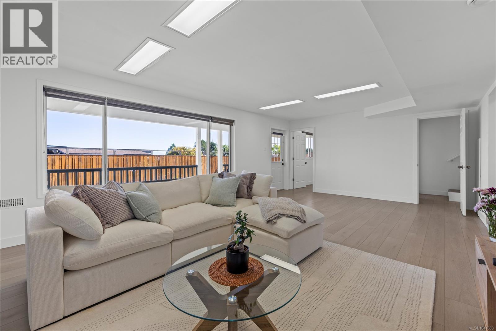 7158 Dickinson Rd - Image 26