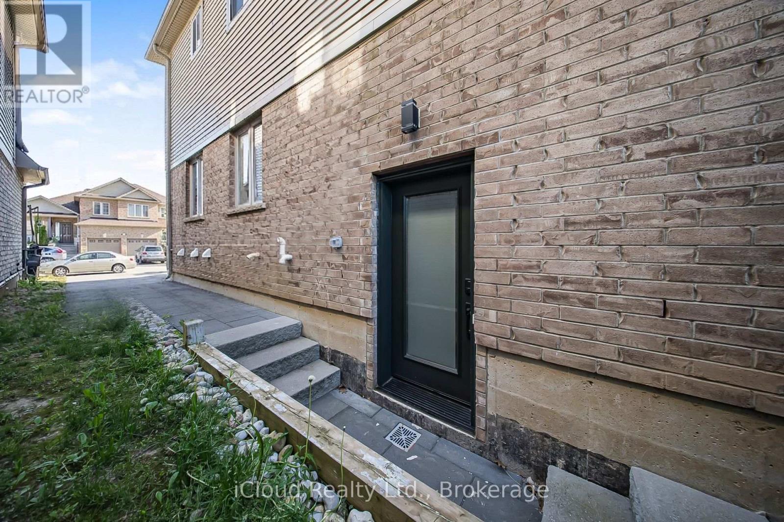 795 ROBERT FERRIE DRIVE - 33