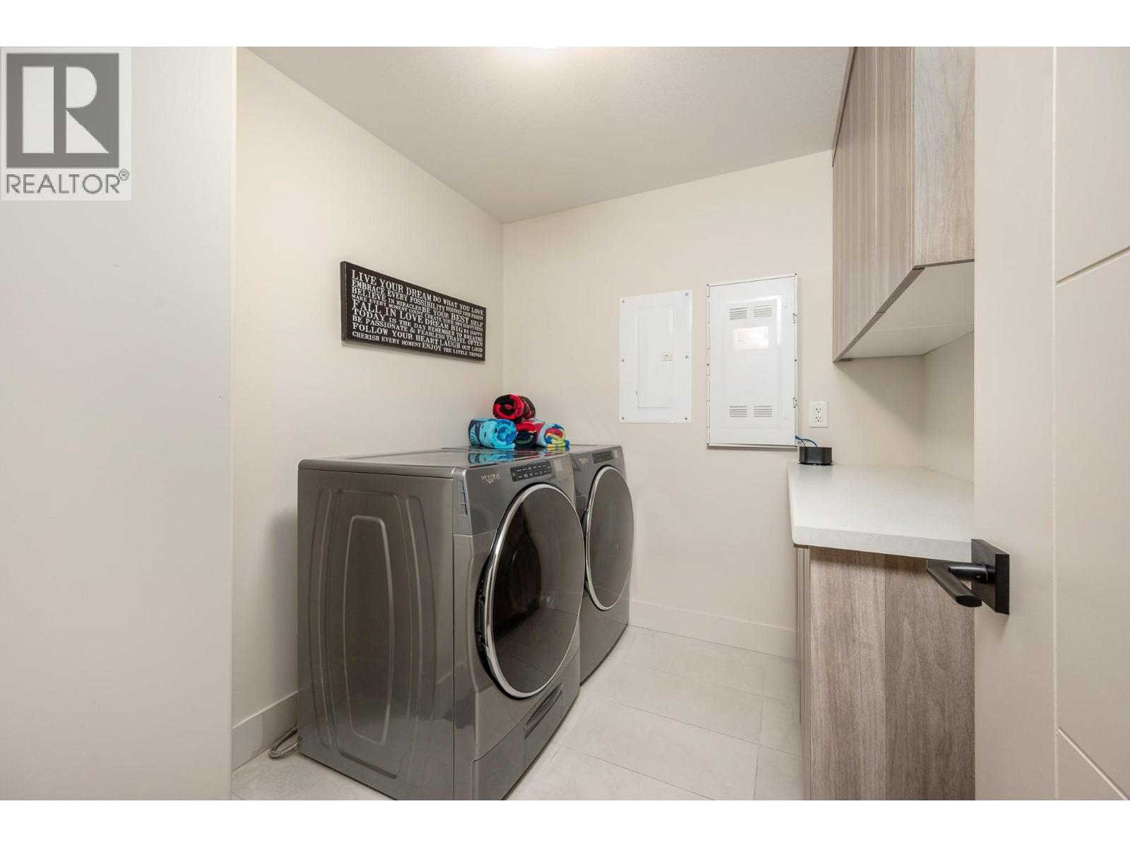 211 3475 Granite Close, Kelowna