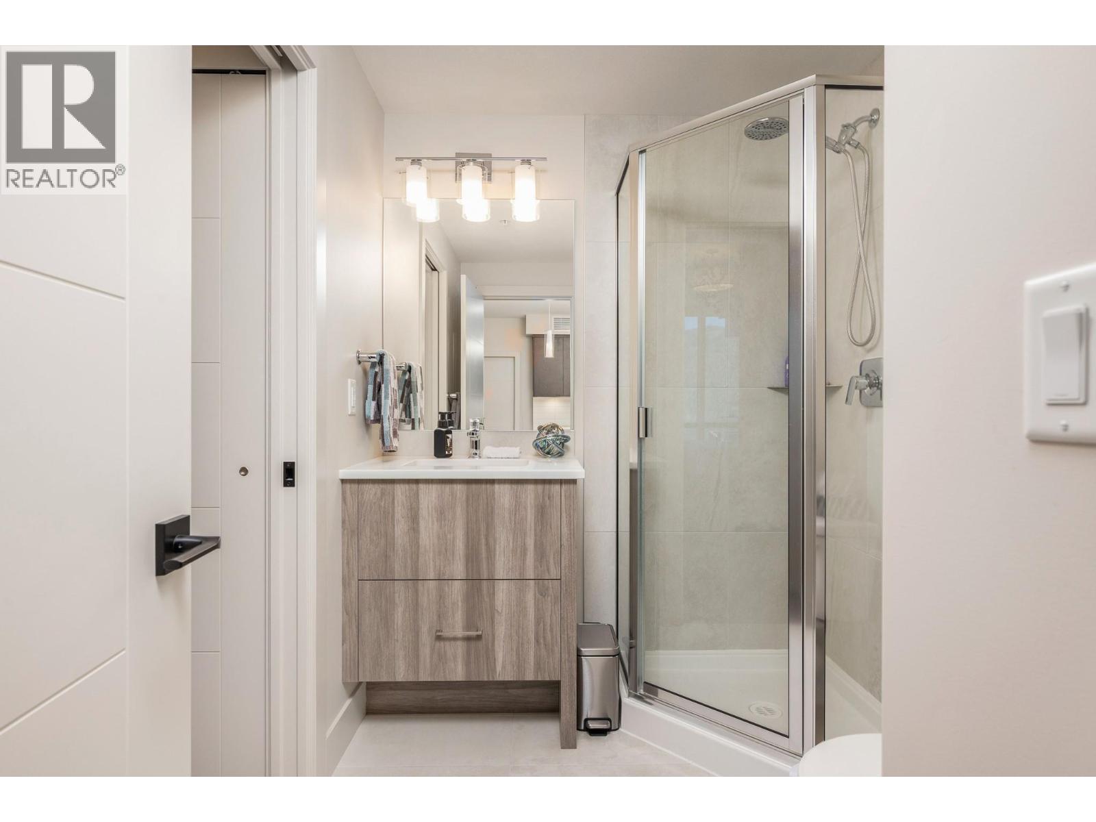 211 3475 Granite Close, Kelowna