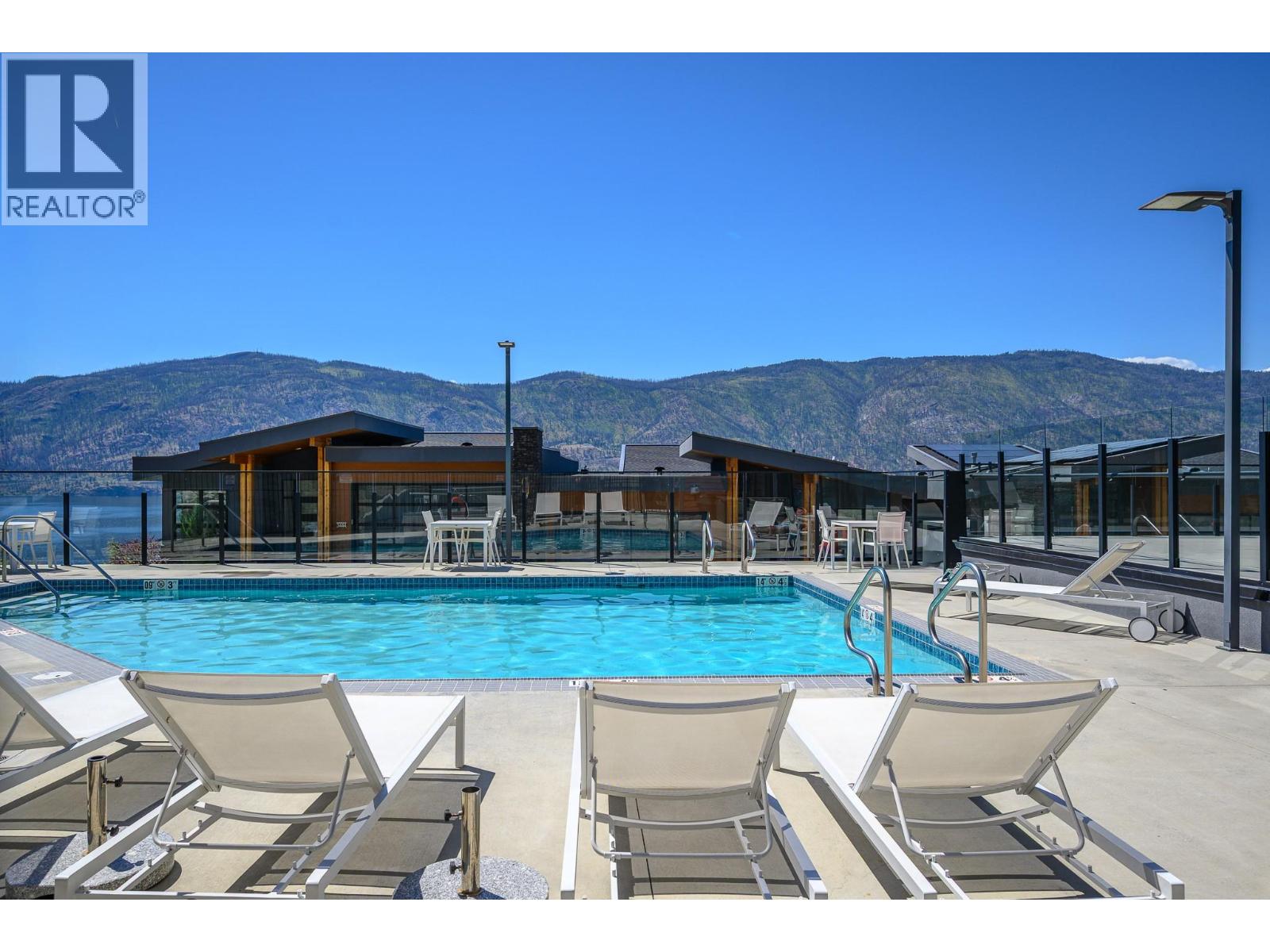 211 3475 Granite Close, Kelowna