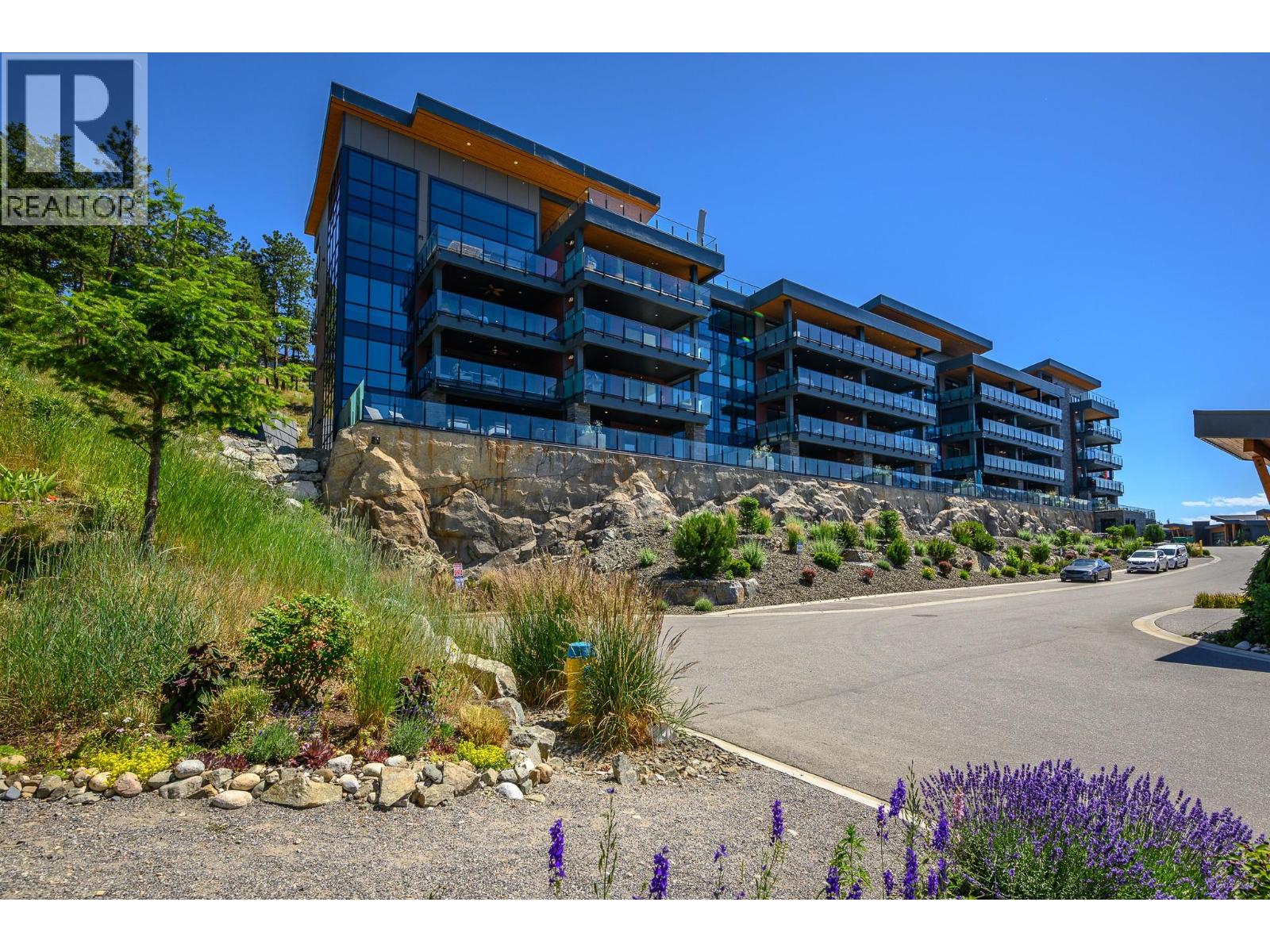 211 3475 Granite Close, Kelowna