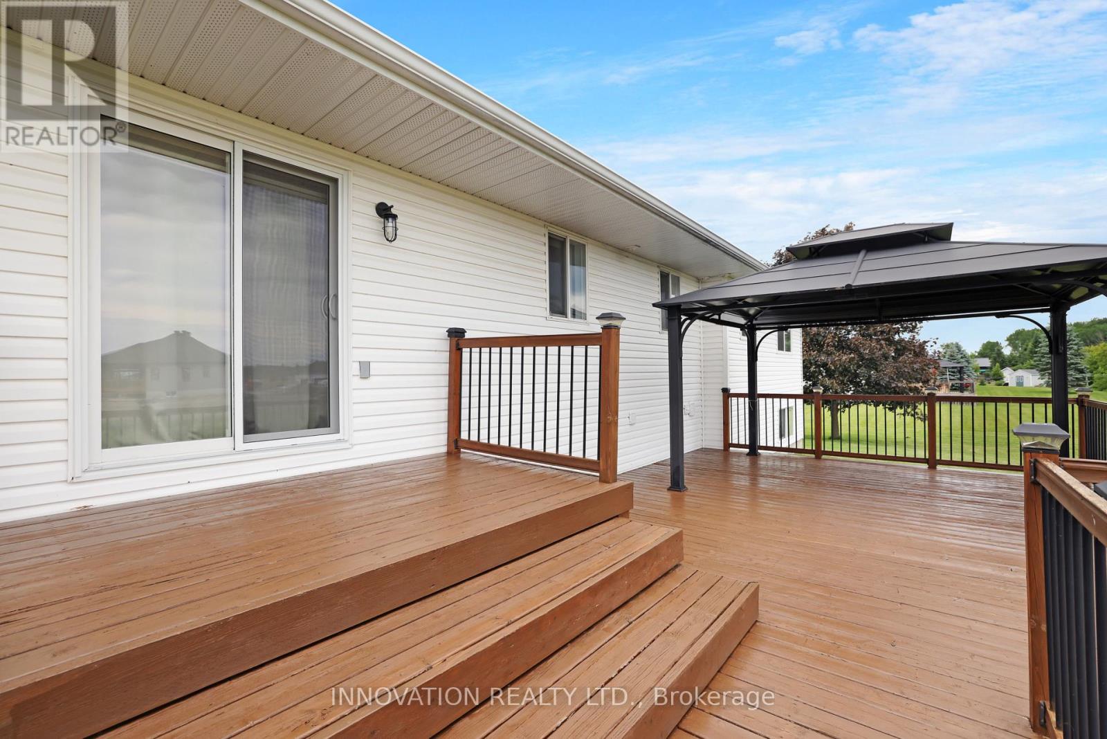 14 RILEY CRESCENT - 32