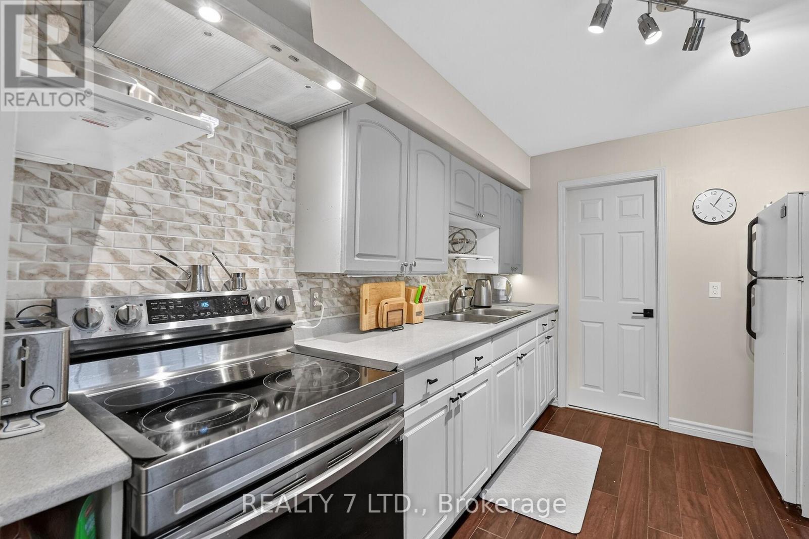 29 LLOYD STREET - Image 11