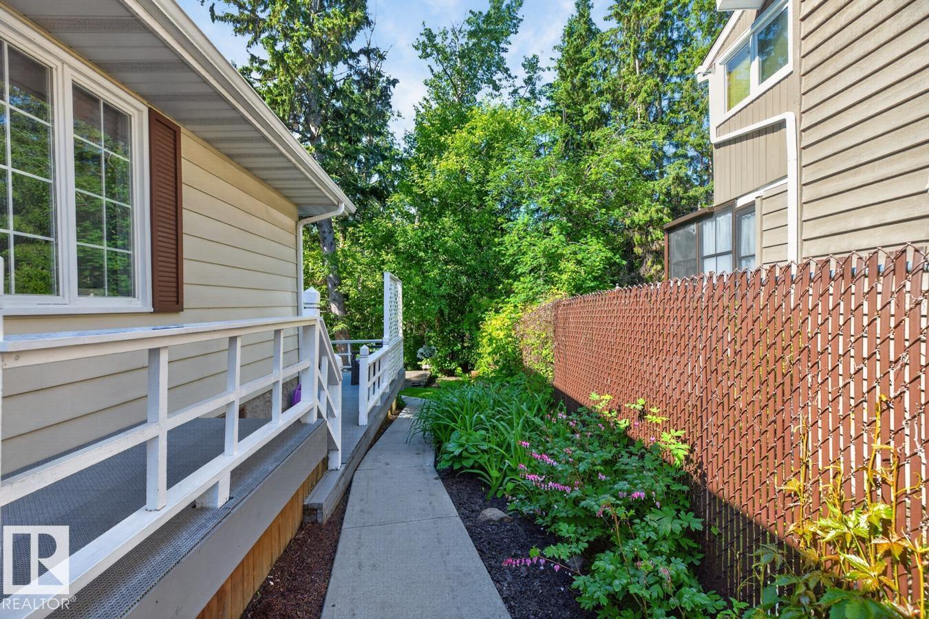 64 MARLBORO DR - 34