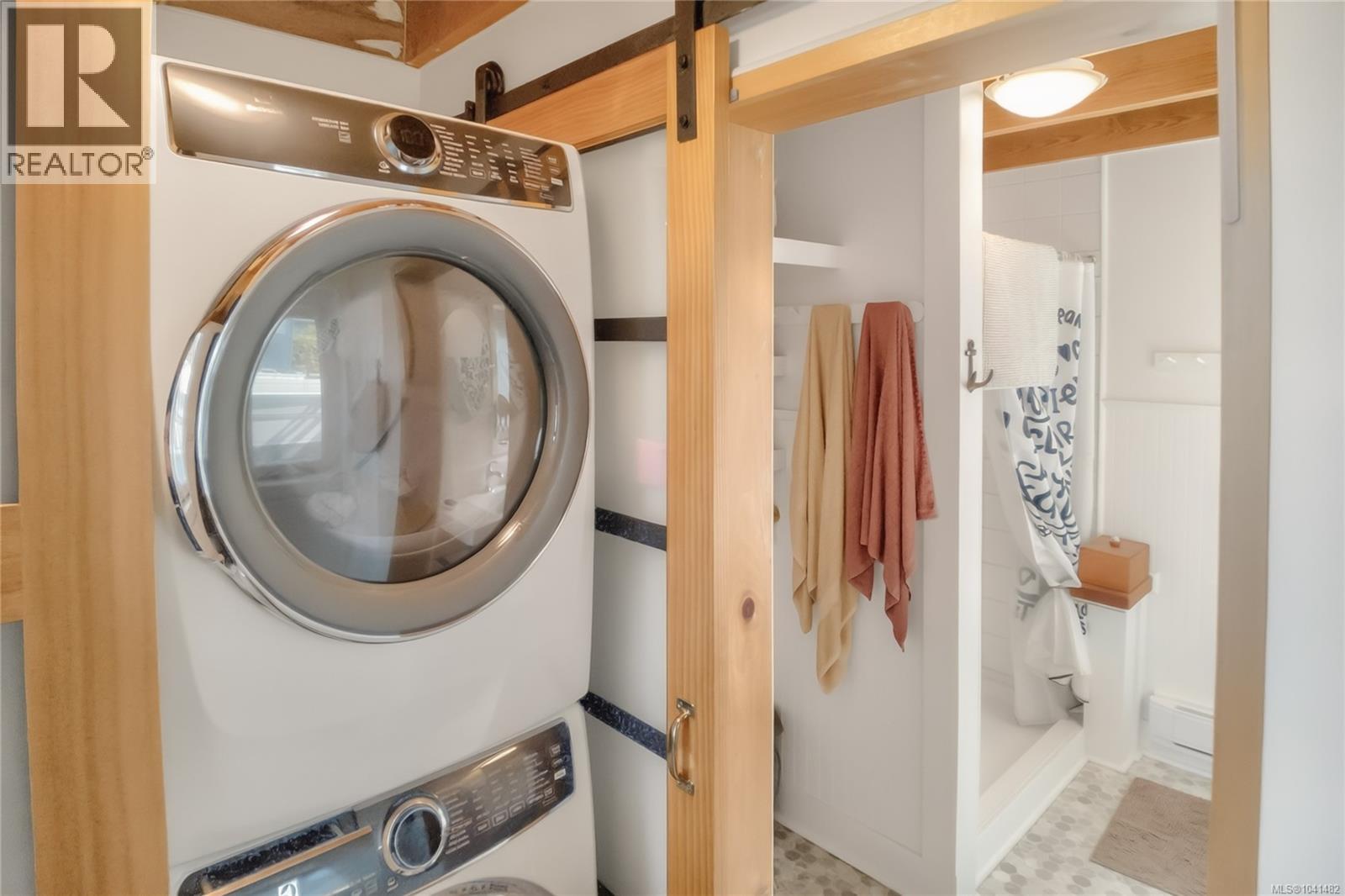 1049 Sixth Ave, Ucluelet