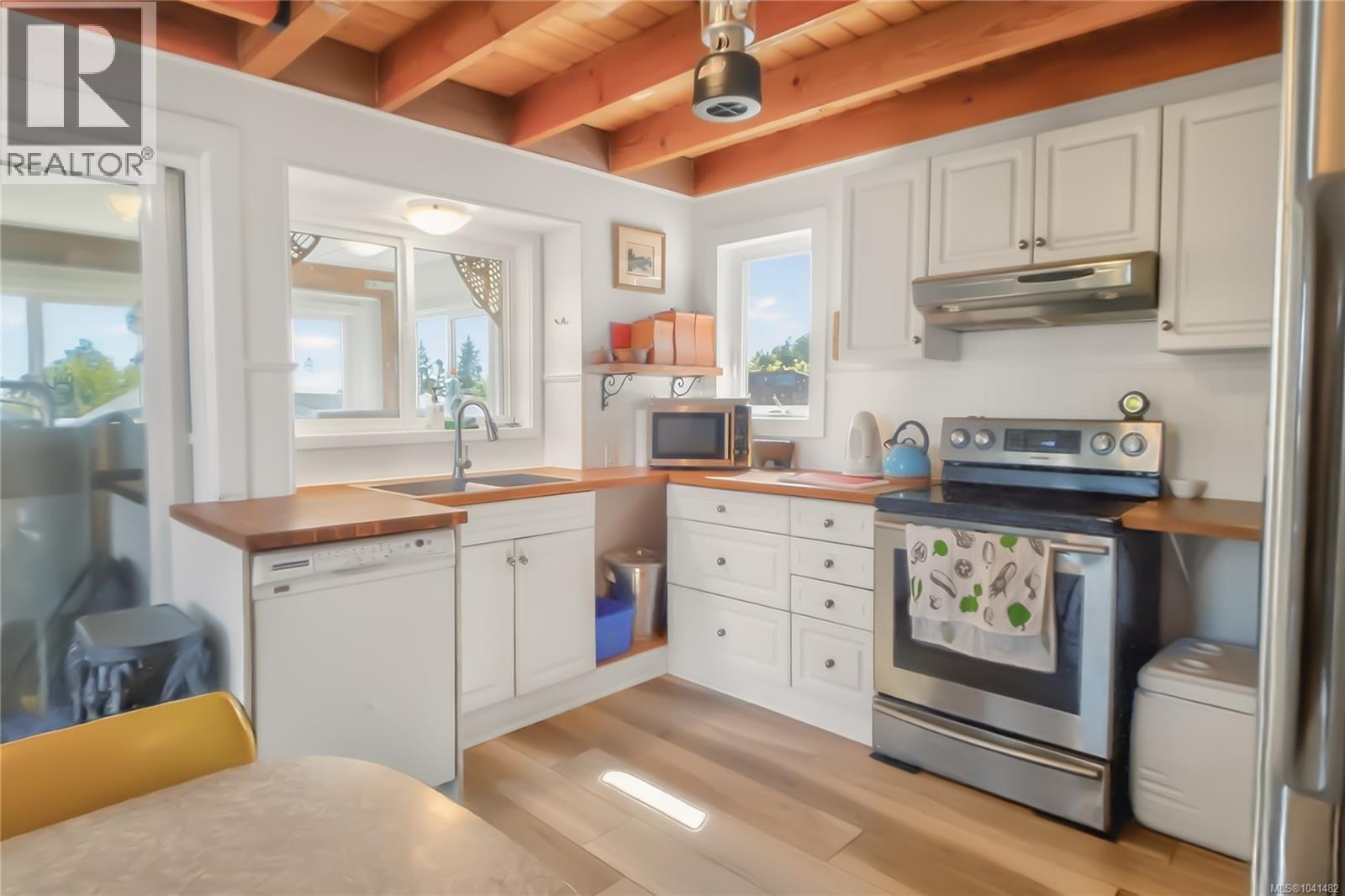 1049 Sixth Ave, Ucluelet