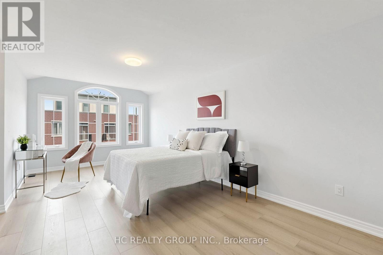 2 APPLE GROVE COURT - 24