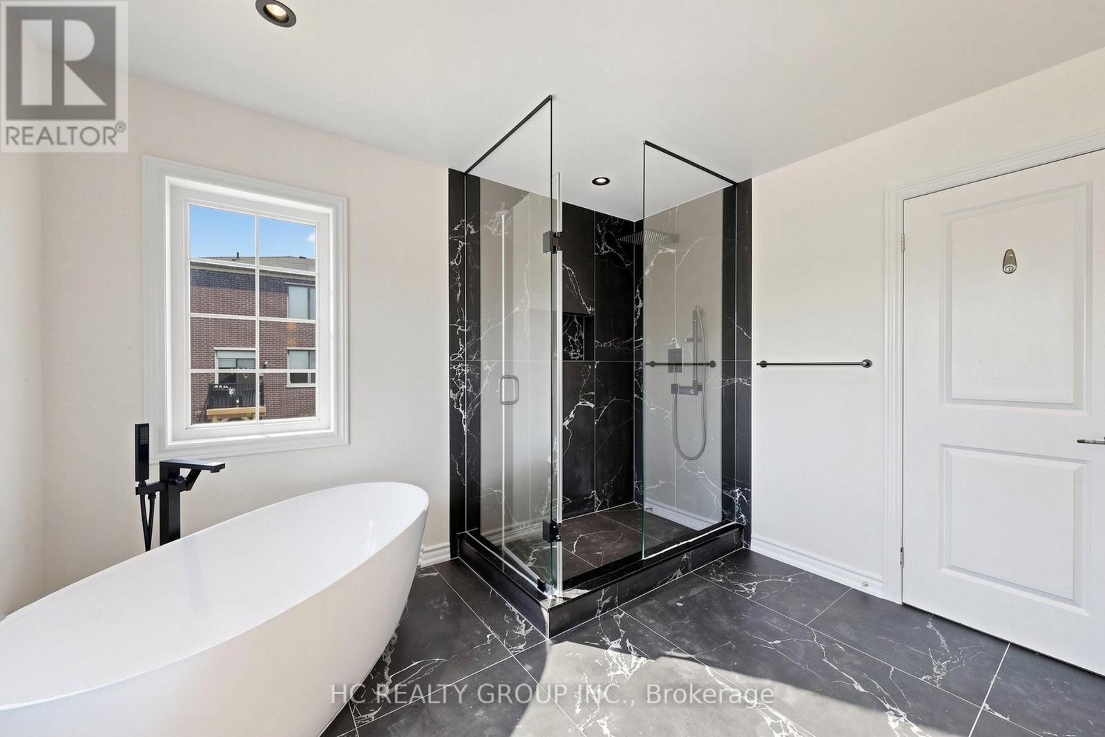 2 APPLE GROVE COURT - 28