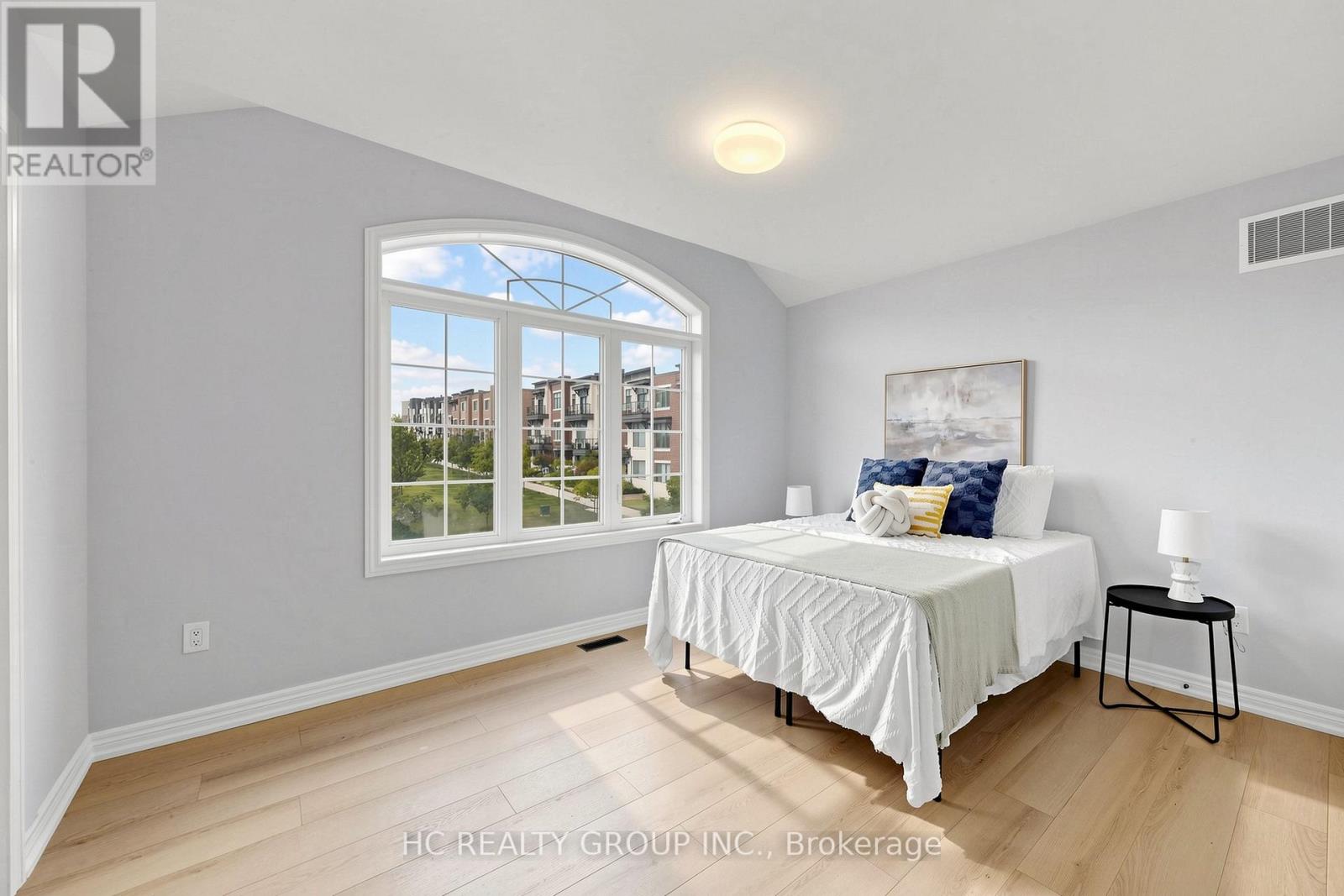2 APPLE GROVE COURT - 30