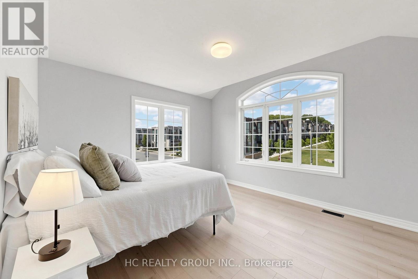 2 APPLE GROVE COURT - 35