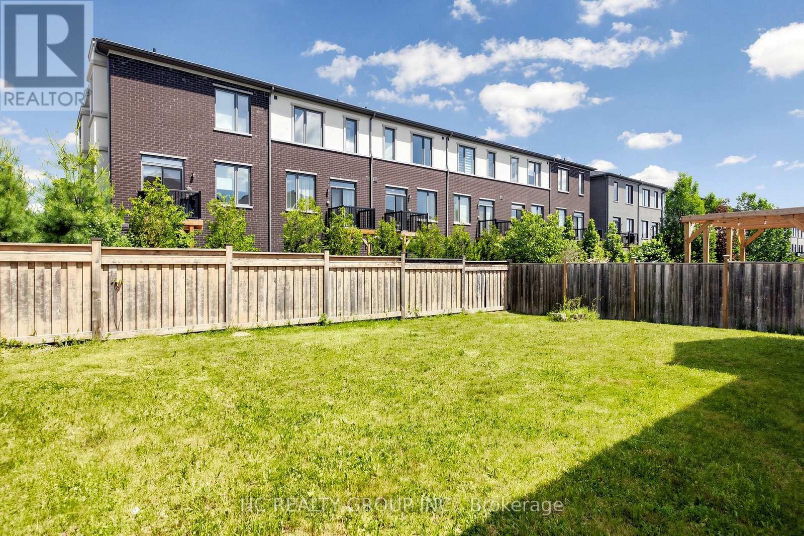 2 APPLE GROVE COURT - 44
