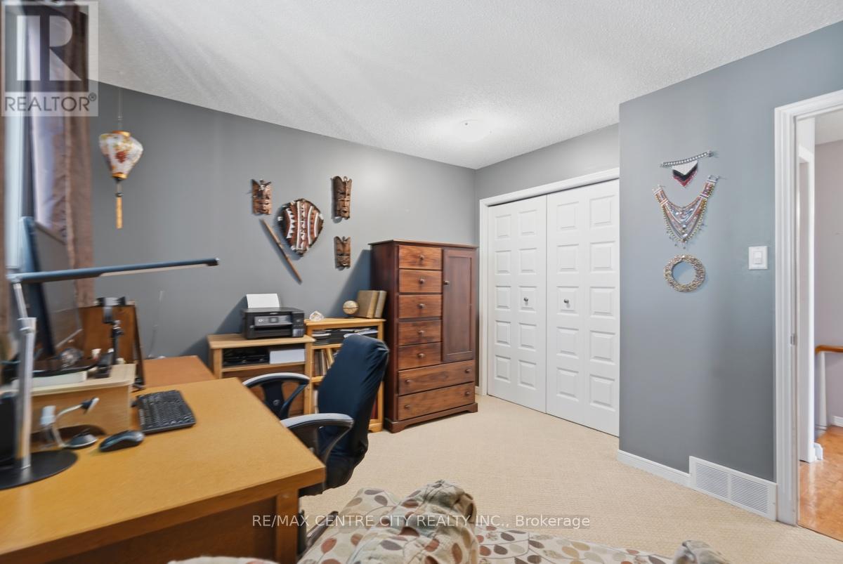 264 BLUE FOREST PLACE - 32