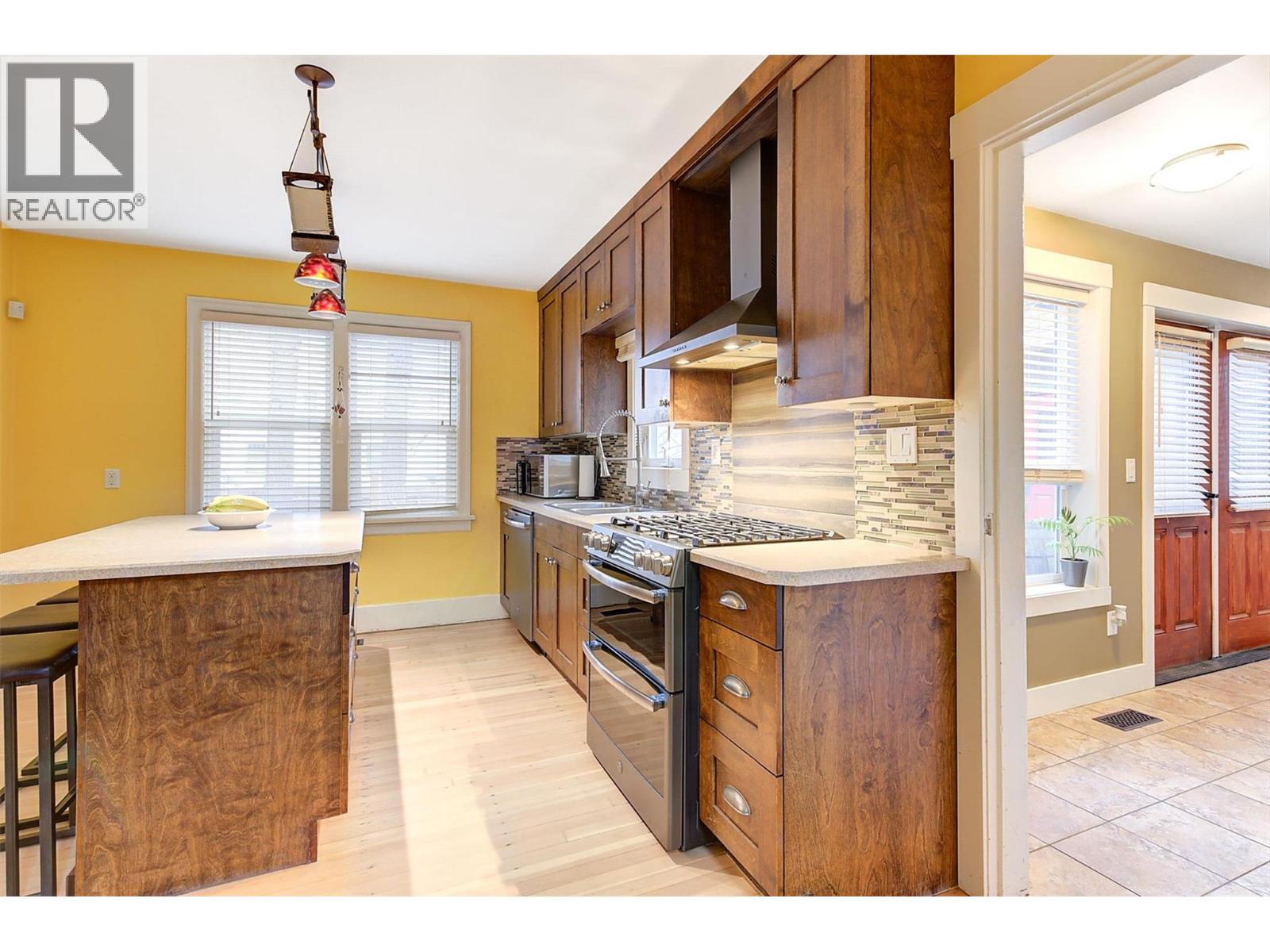  730 Fuller Avenue, Kelowna