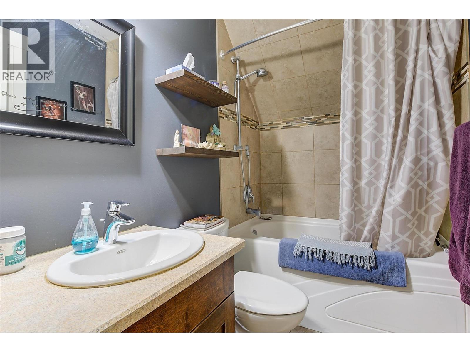  730 Fuller Avenue, Kelowna