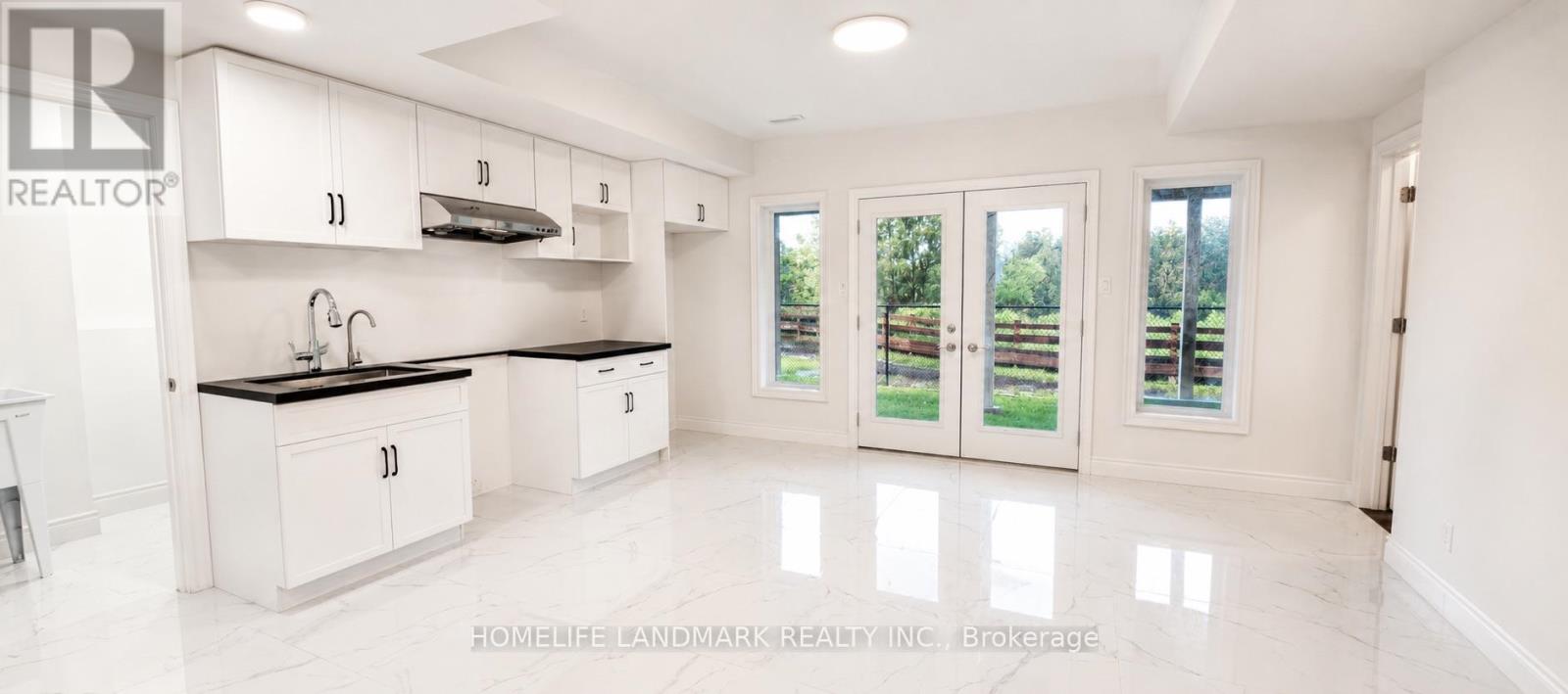 283 MACALISTER BOULEVARD - 33
