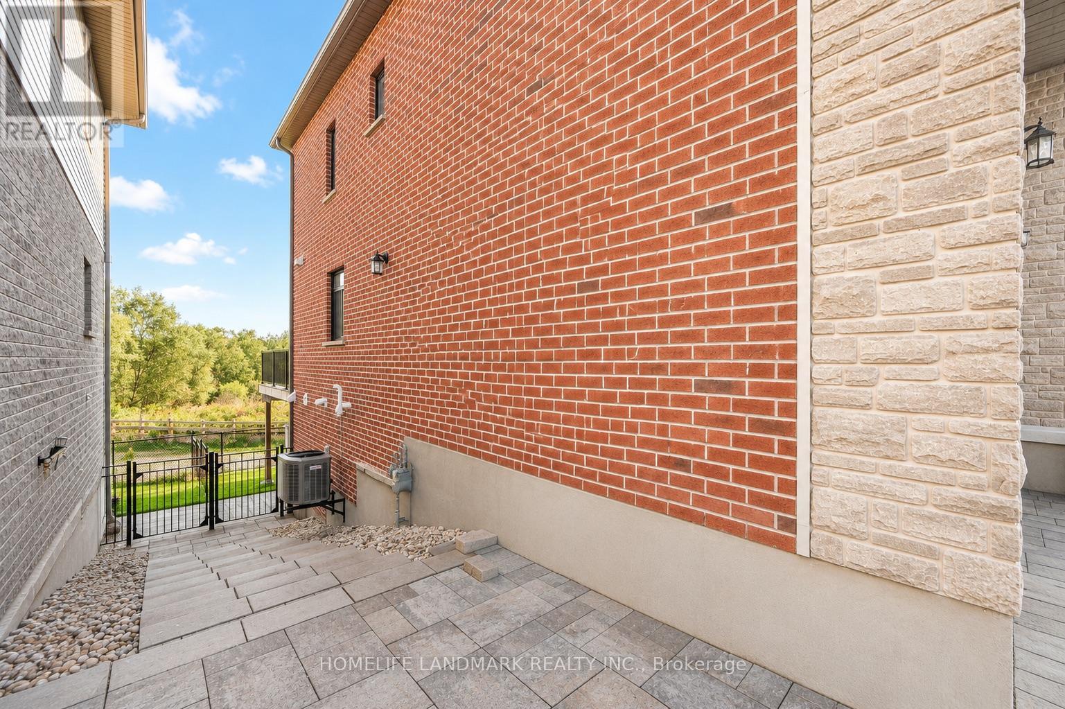 283 MACALISTER BOULEVARD - 41