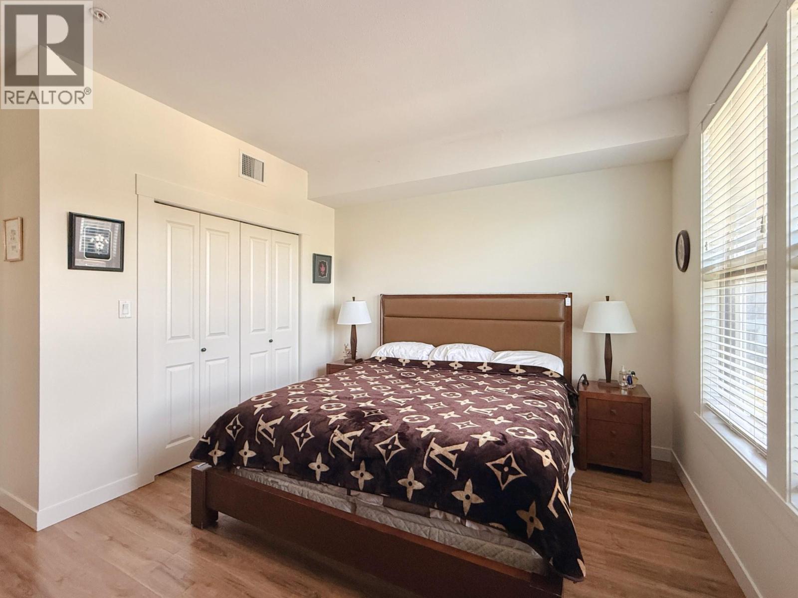 #241 4200 Lakeshore Drive - 27