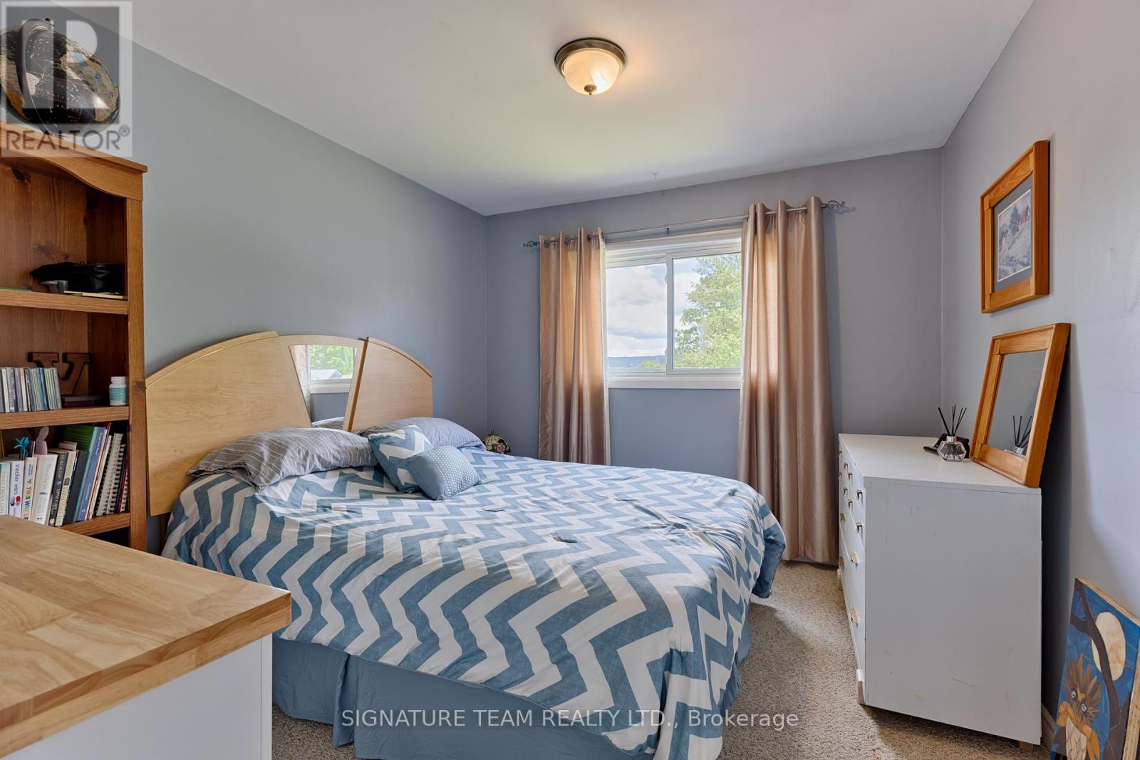 26 PARKDALE AVENUE - 22