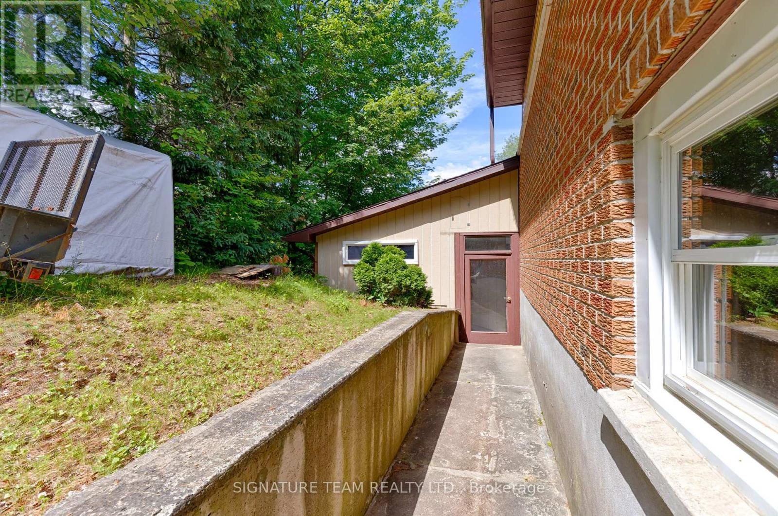26 PARKDALE AVENUE - 34