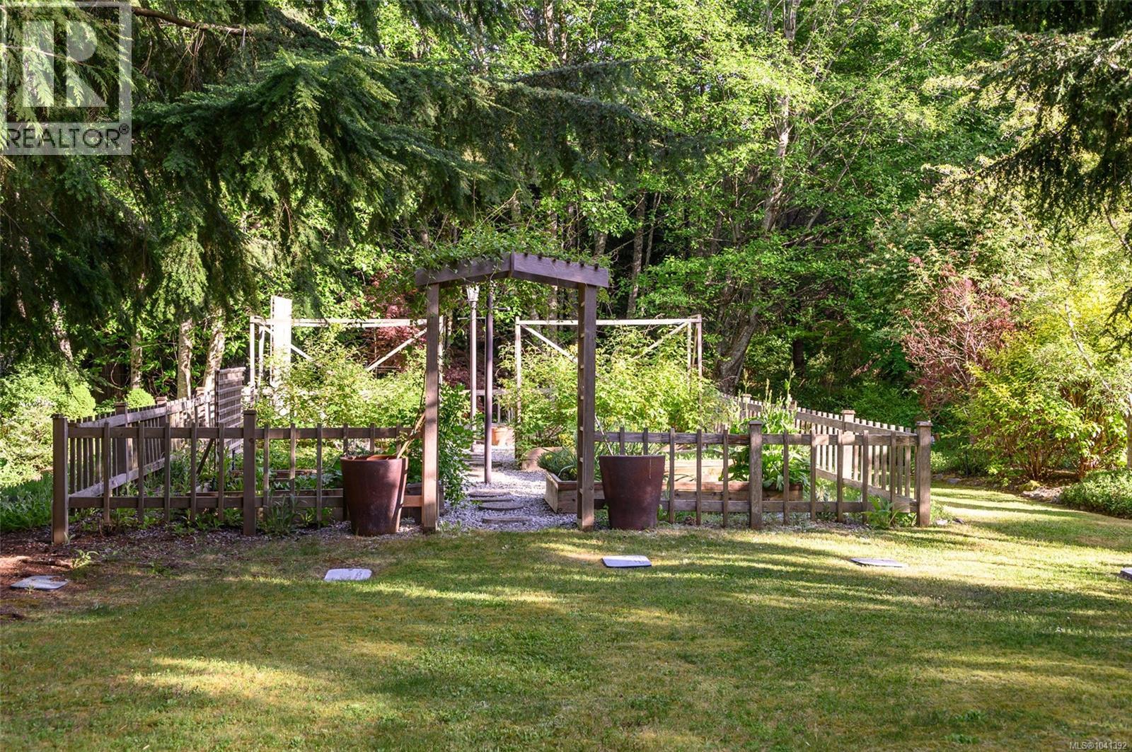 169 Armand Way - 31