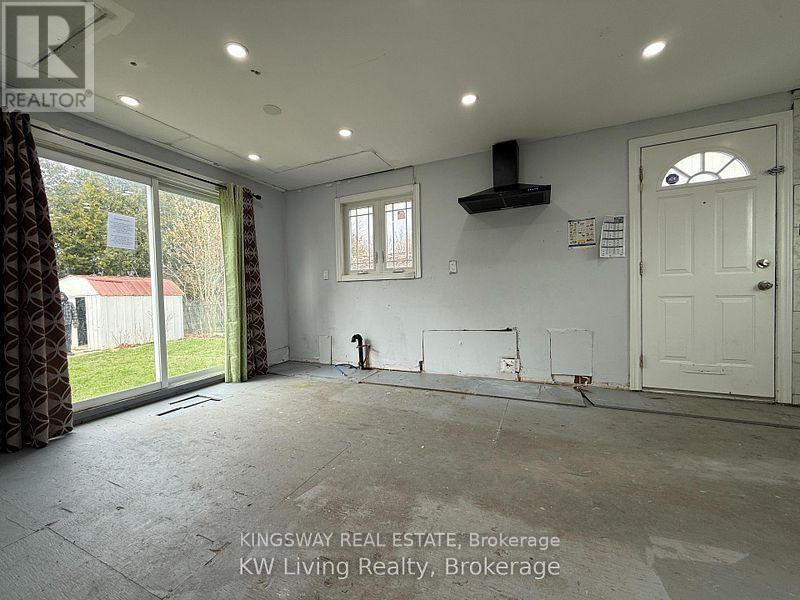 18 GEMSHAW CRESCENT - 8