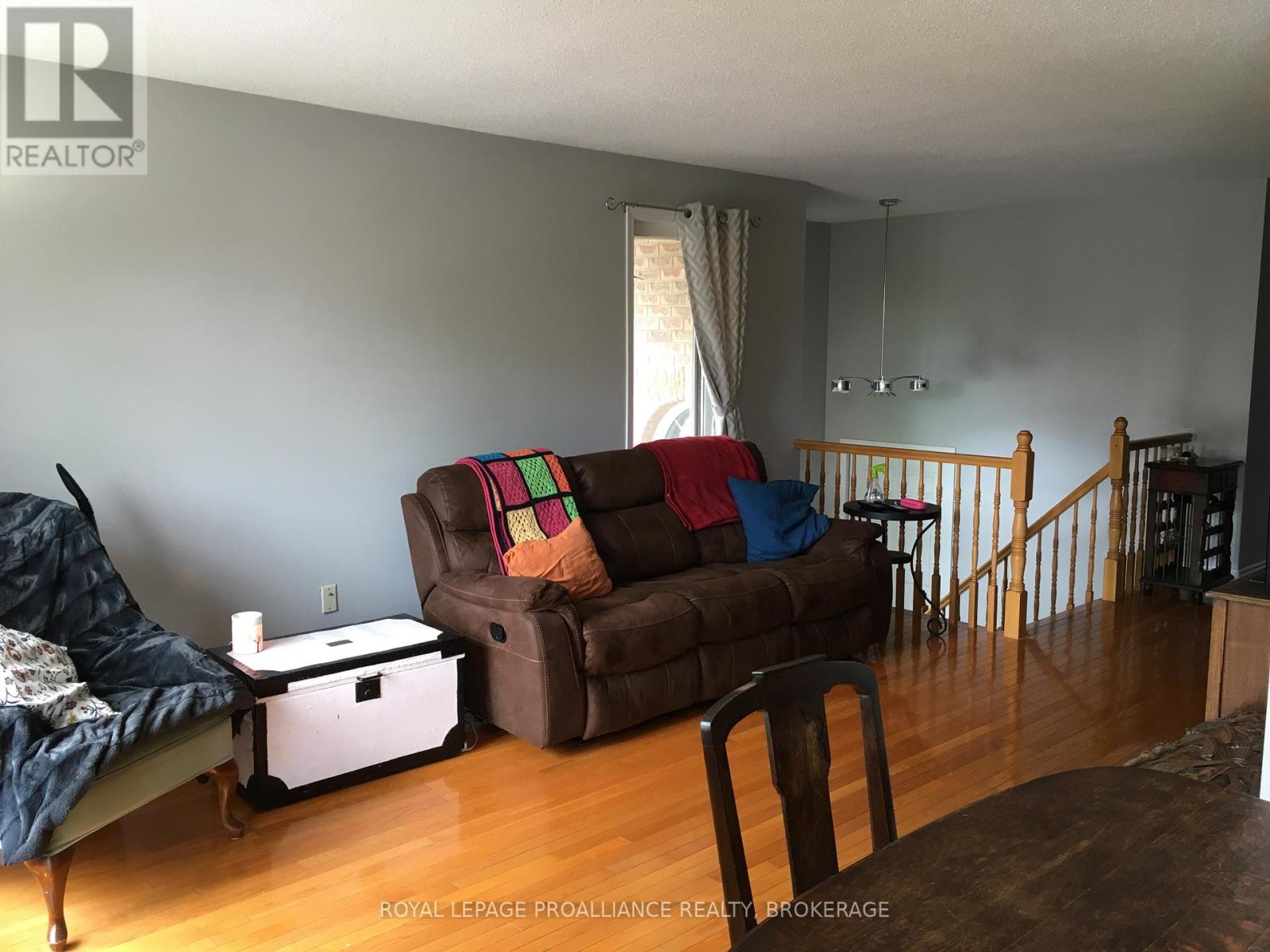 653 BARNSLEY CRESCENT - 16