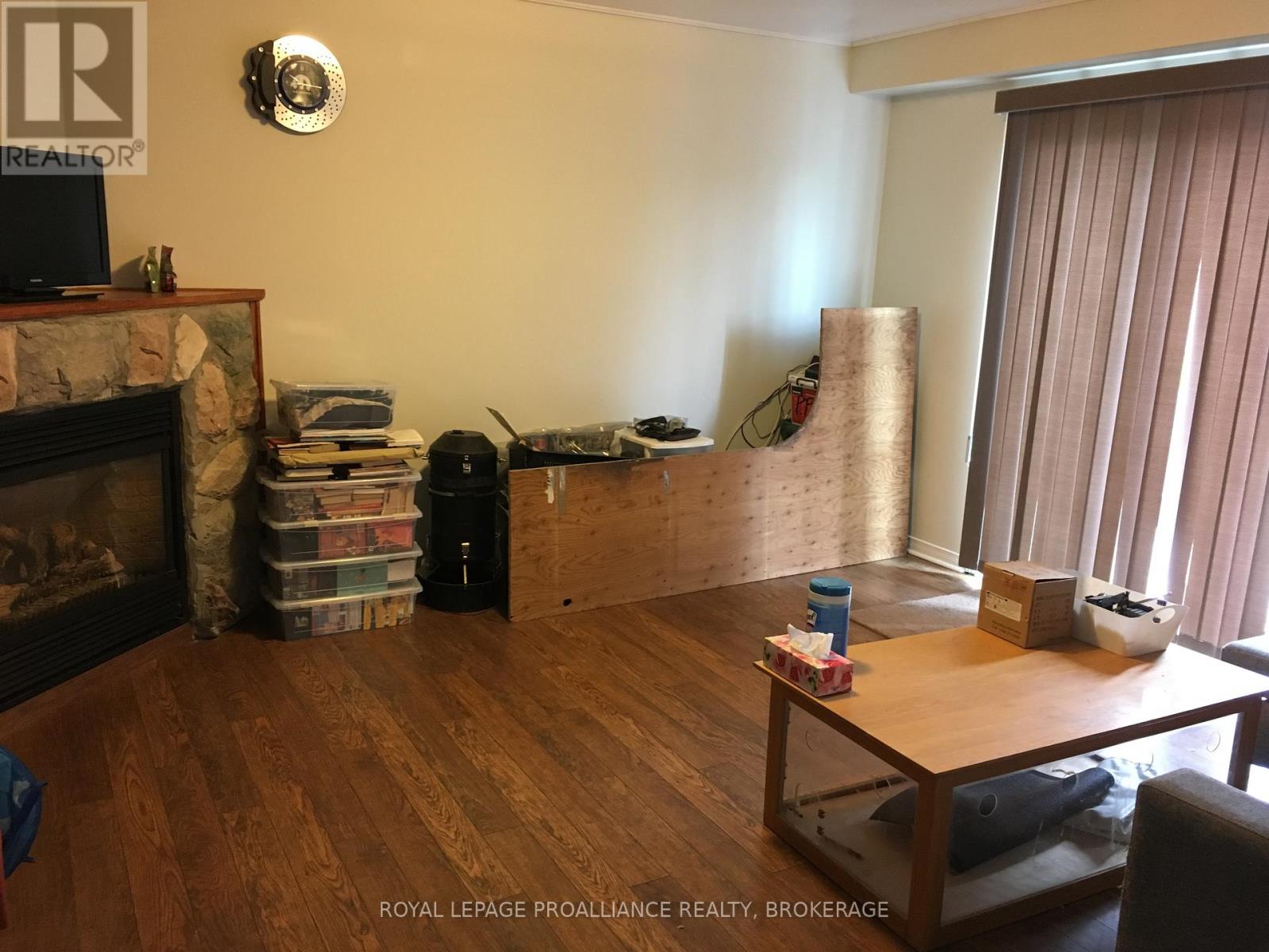 653 BARNSLEY CRESCENT - 29