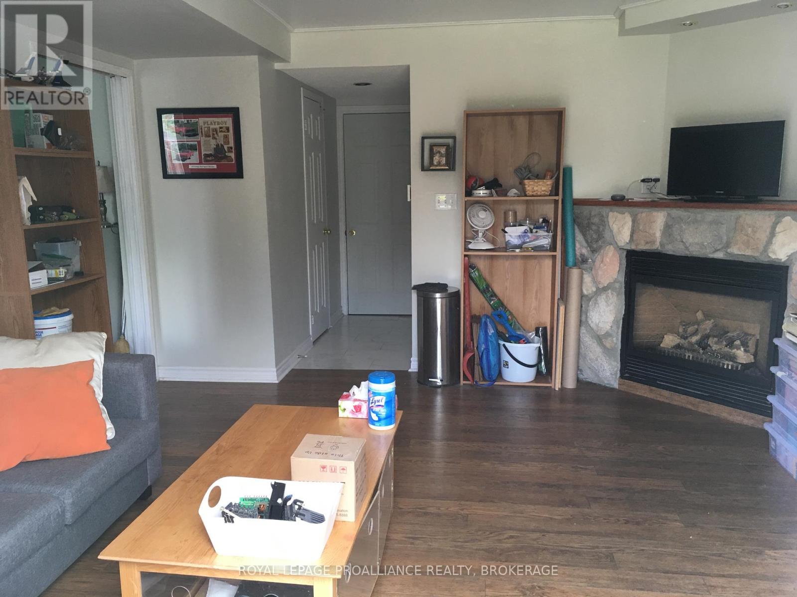 653 BARNSLEY CRESCENT - 32