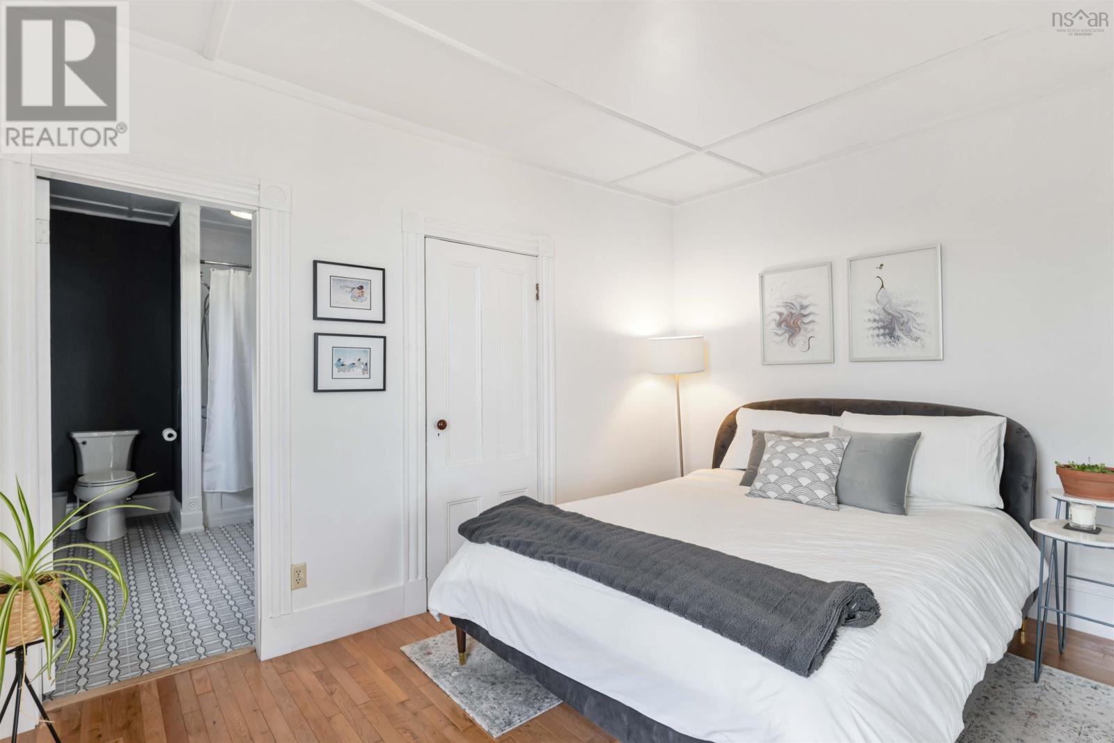 22 Seaman Street - 30