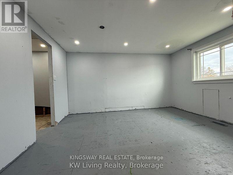 18 GEMSHAW CRESCENT - 10