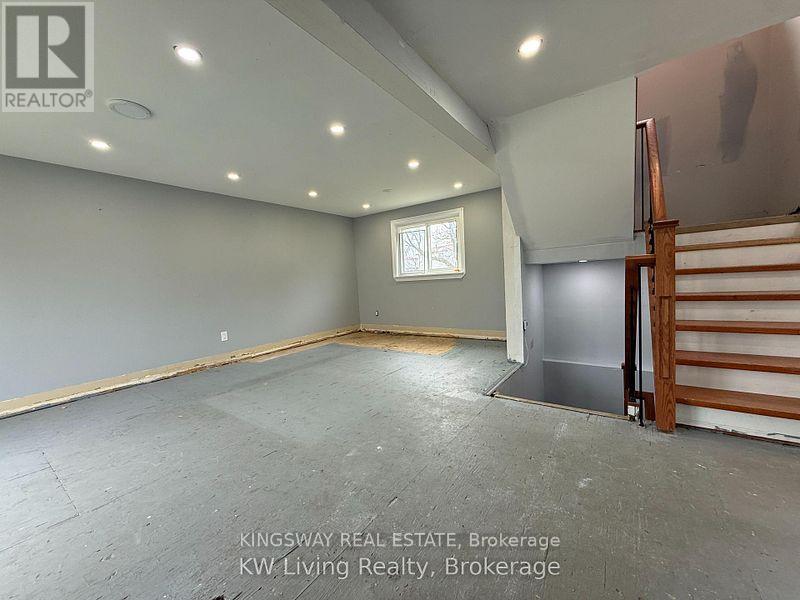 18 GEMSHAW CRESCENT - 9