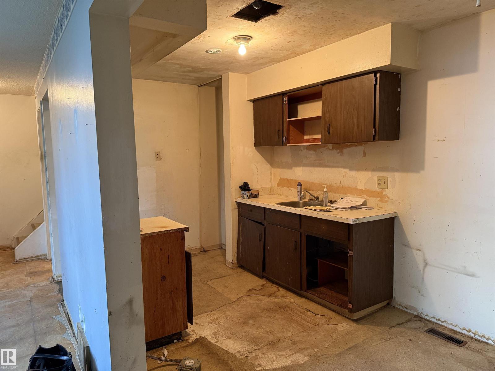 #10 8010 141 AV NW — photo 12