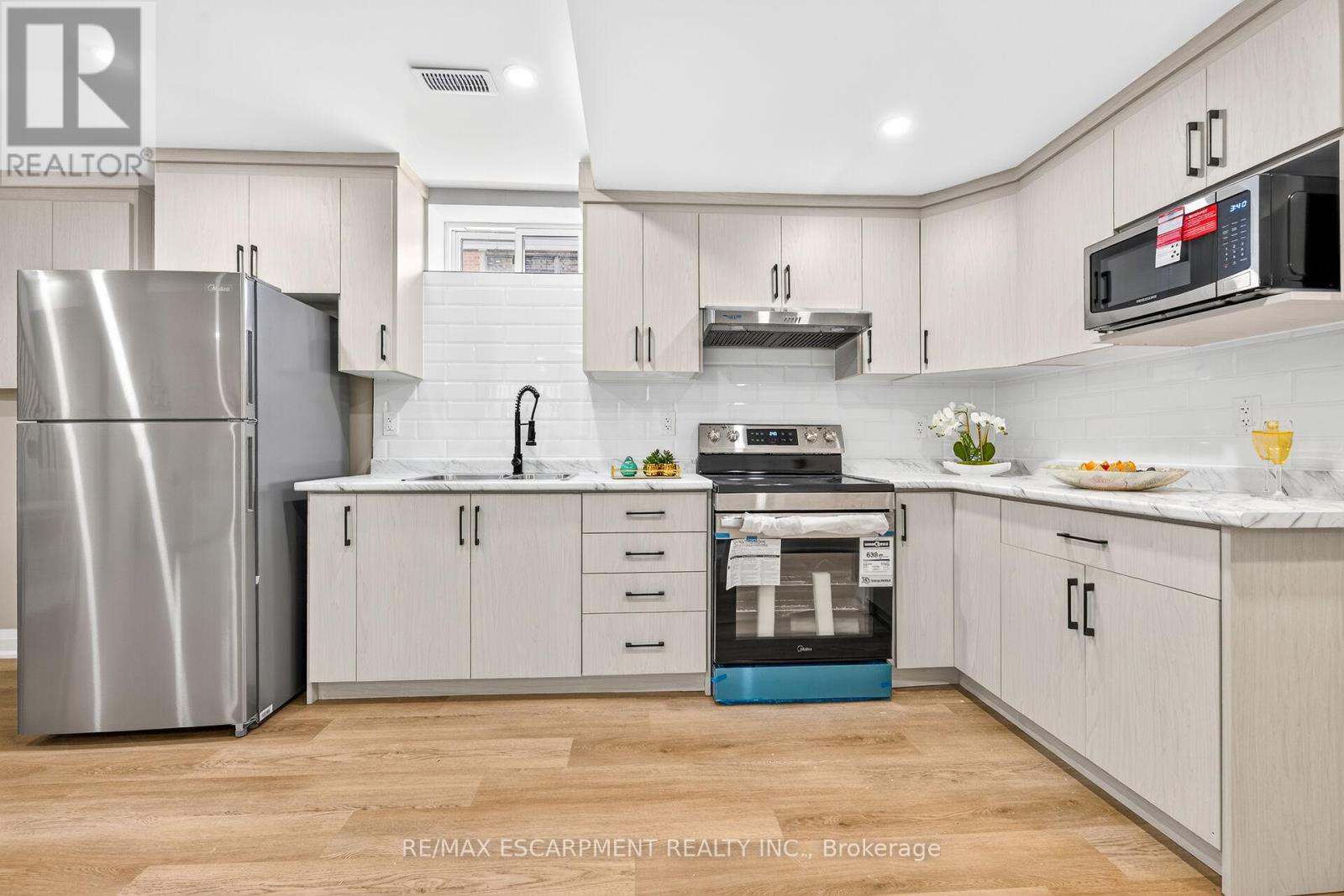 150 HOWARD AVENUE - 33