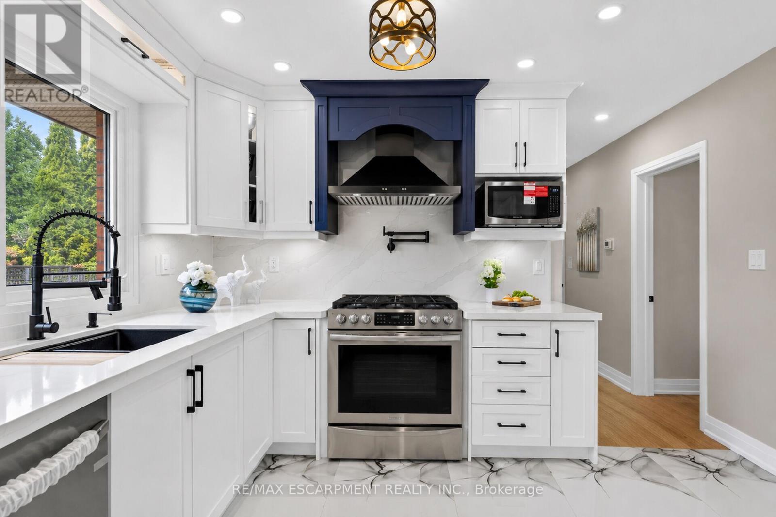150 HOWARD AVENUE - 6
