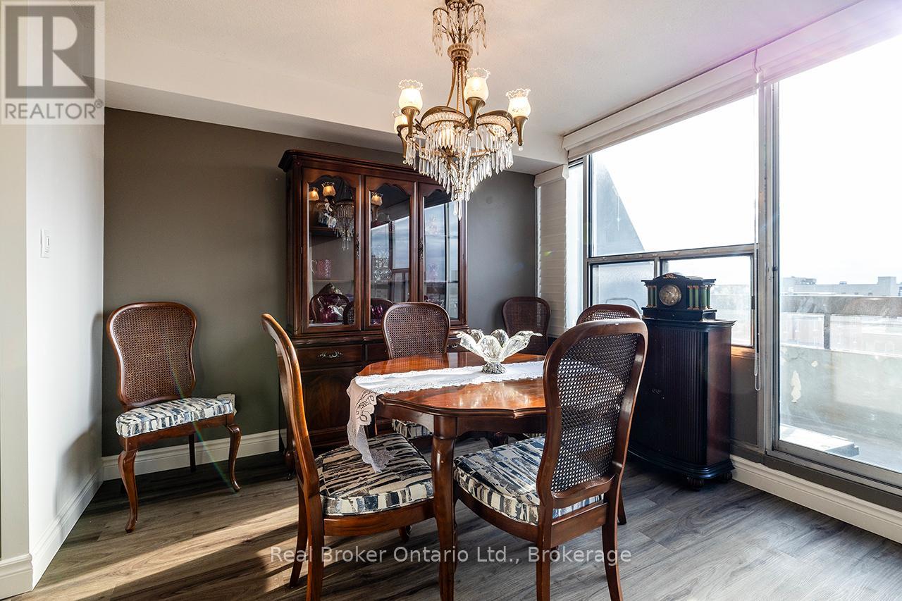 #623 50 RICHMOND STREET E - 11