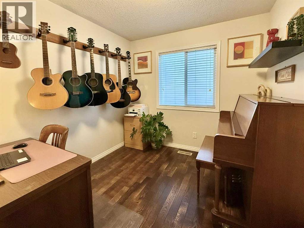 6006 87A Street — photo 21