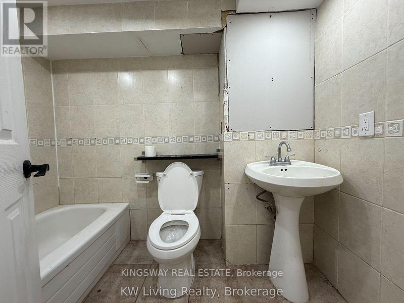 18 GEMSHAW CRESCENT - 12
