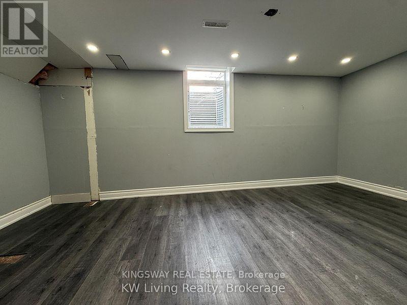 18 GEMSHAW CRESCENT - 13