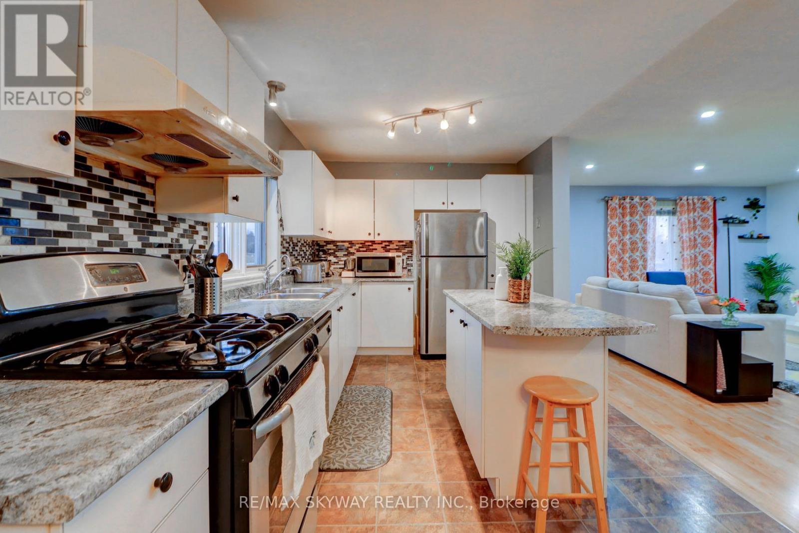 282B BROCK STREET W - 27