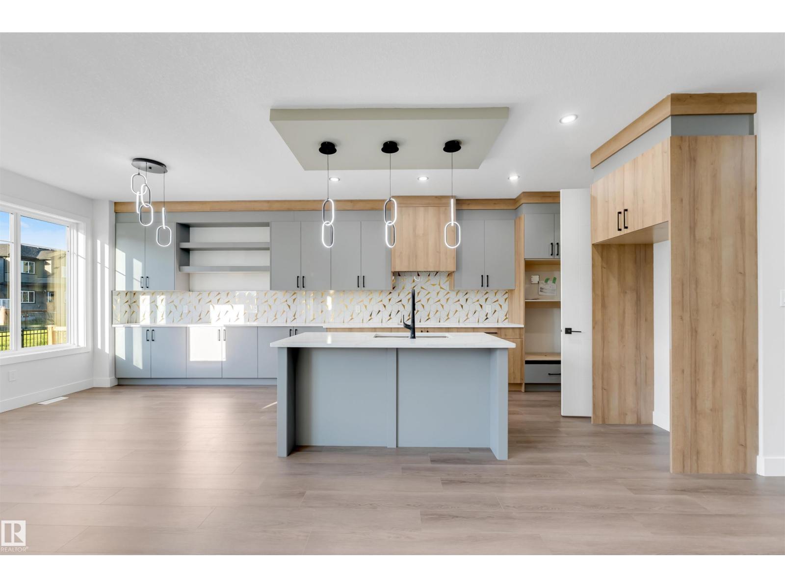 7023 177 AV NW - 2